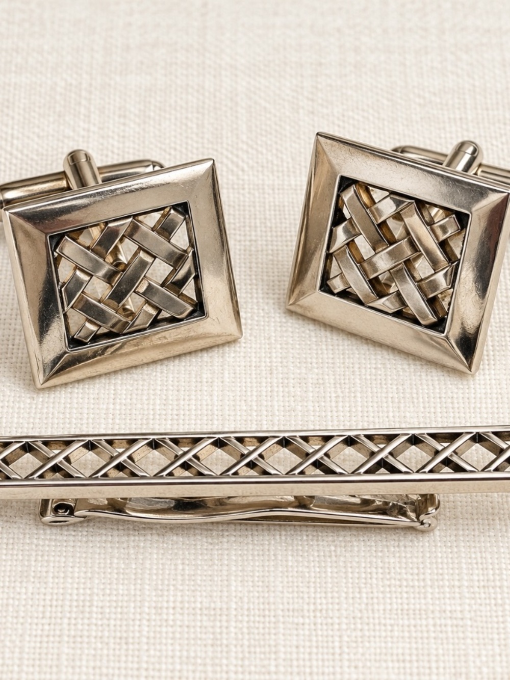 Swank Silver-Tone Basketweave Cufflinks & Roundtree & Yorke Tie Bar Set